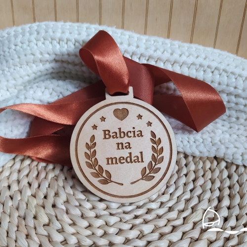 medal ze sklejki na dzień babci
